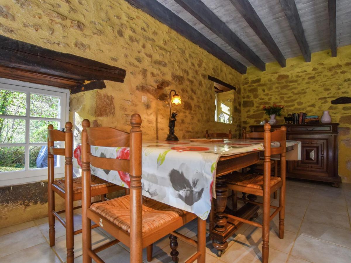 Cosy Holiday Home In Lantheuil With Garden Villefranche-du-Perigord Exterior photo
